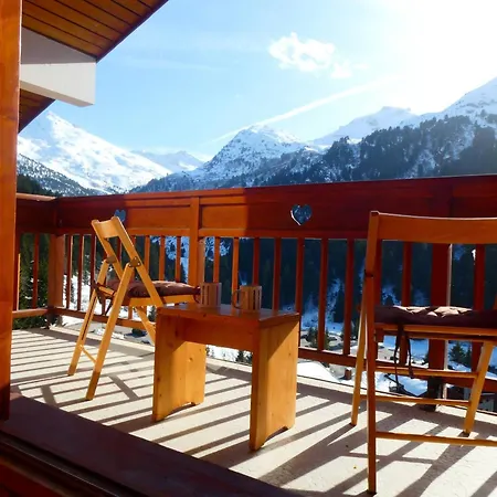 Convivial A Avec Acces Aux Pistes Et Balcon - Fr-1-355-75 * Meribel