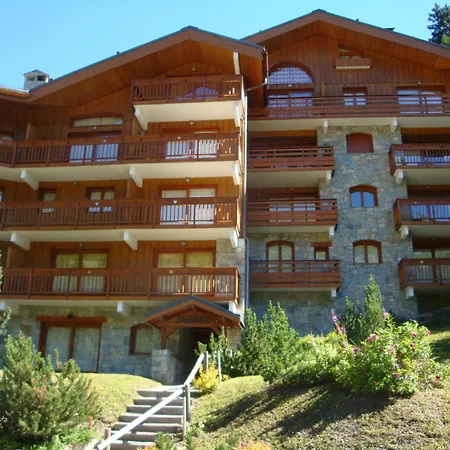 Convivial A Avec Acces Aux Pistes Et Balcon - Fr-1-355-75 Apartment