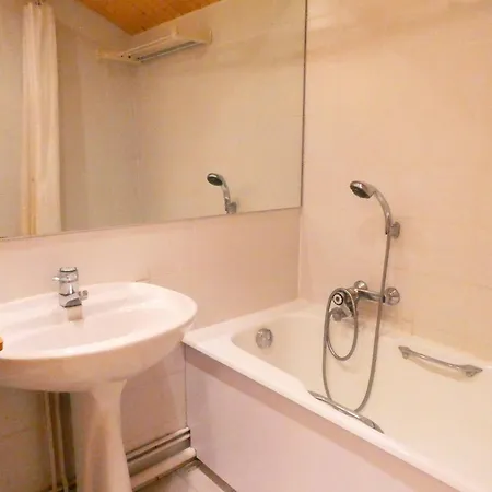 Convivial A Avec Acces Aux Pistes Et Balcon - Fr-1-355-75 Apartment Meribel